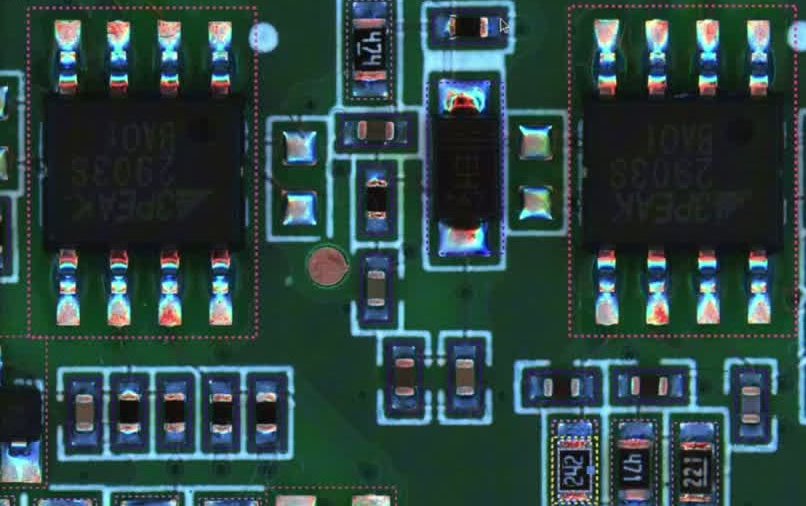 Placa en el programa de Maker Ray, con una ventana de inspección alrededor de cada pieza