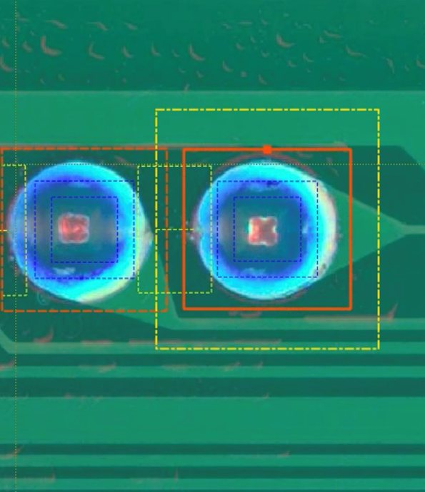 Dos soldaduras de inserción vistas por la AOI, con sus ventanas de inspección